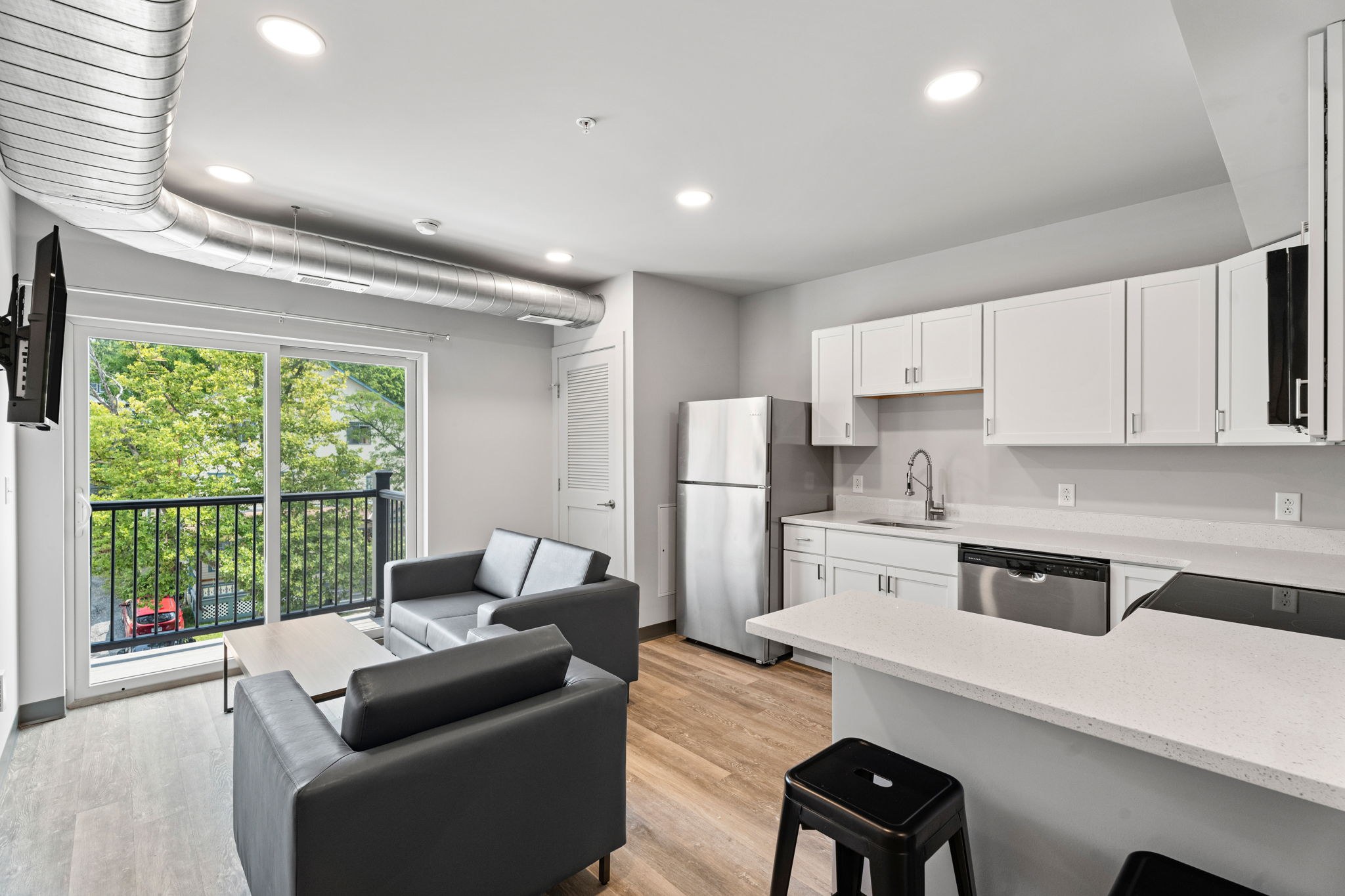 2 bedrooms · 1 bathroom · Floors 1–4
