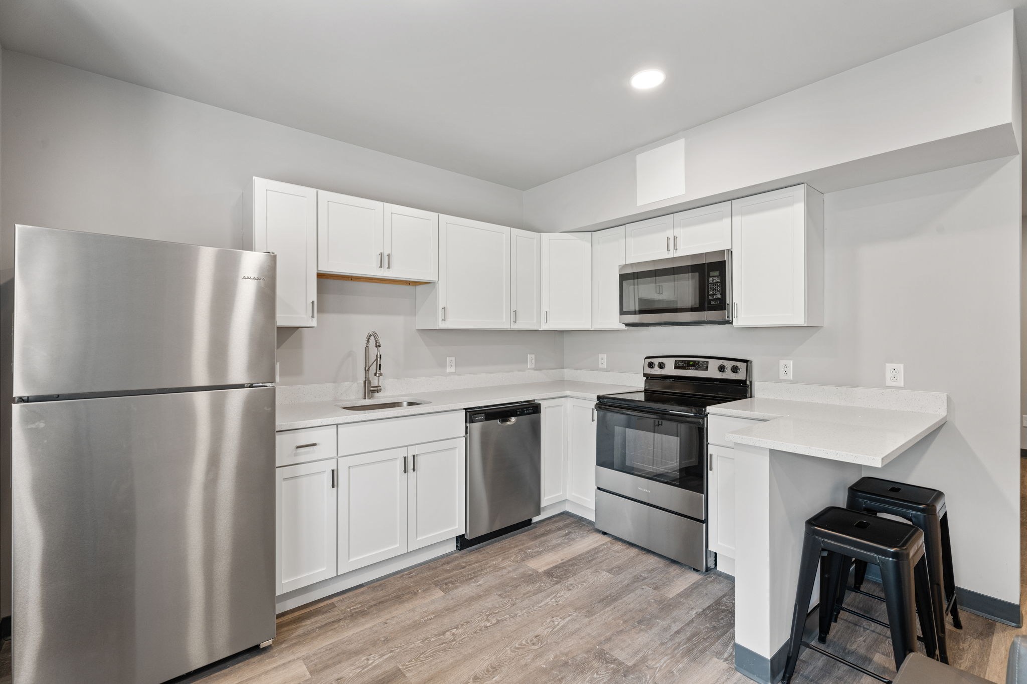 2 bedrooms · 1 bathroom · Floors 1–4