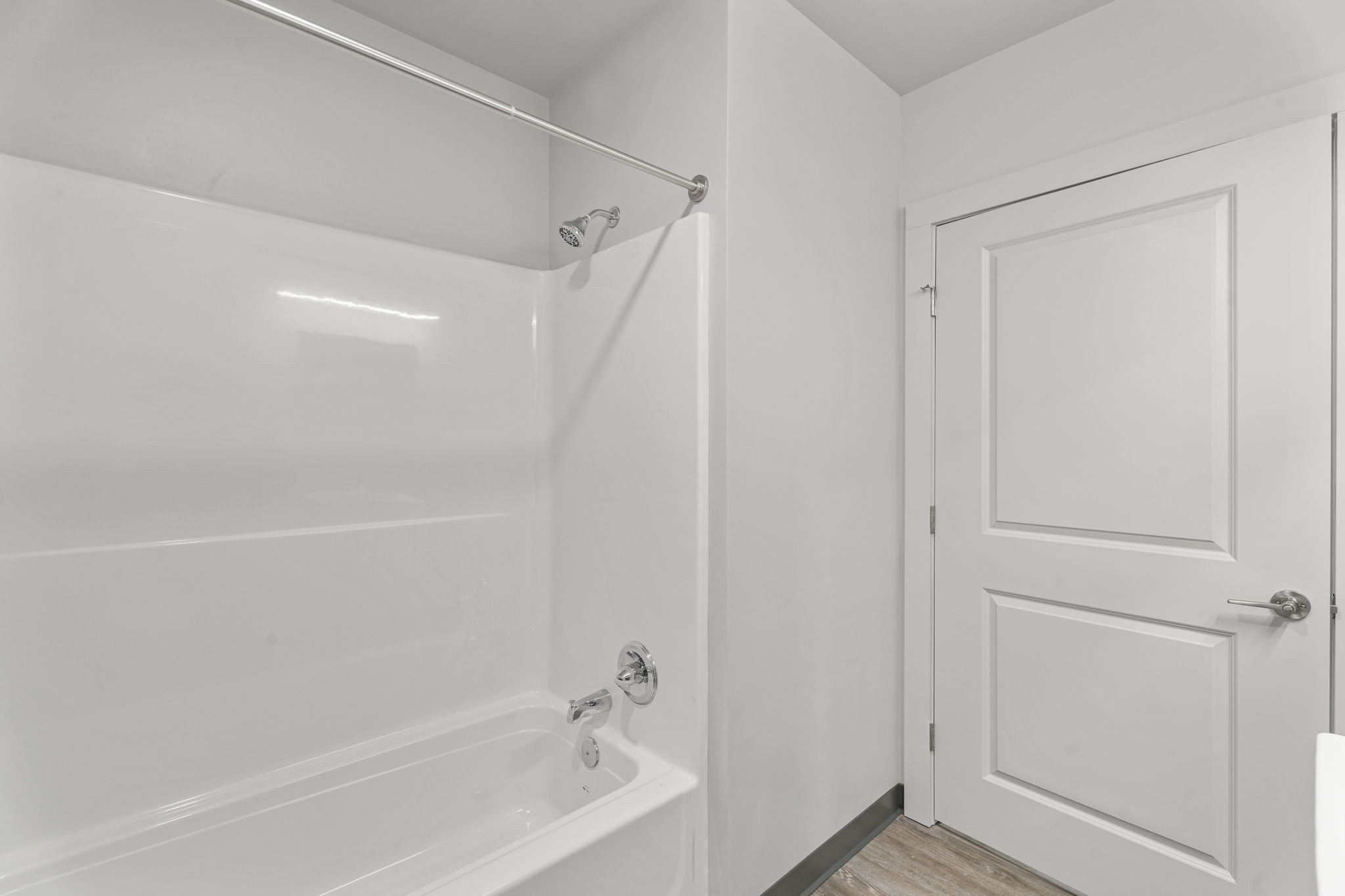 2 bedrooms · 1 bathroom · Floors 1–4