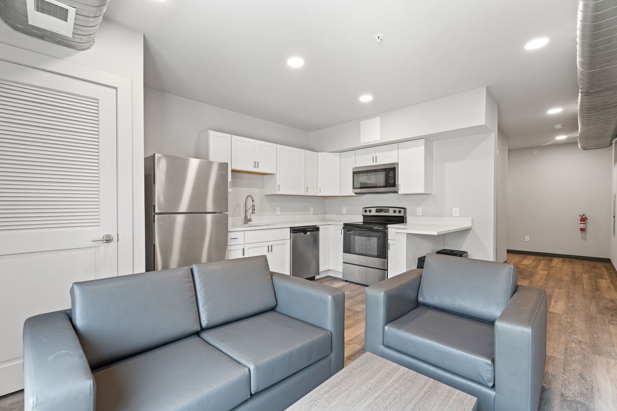 2 bedrooms · 1 bathroom · Floors 1–4