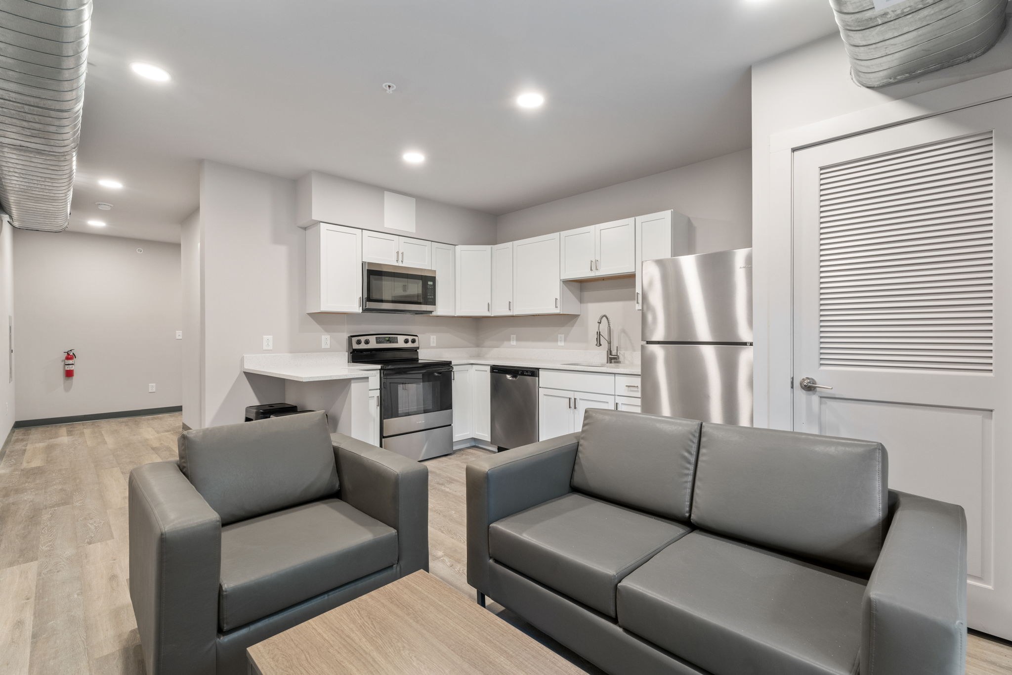 2 bedrooms · 1 bathroom · Floors 1–4
