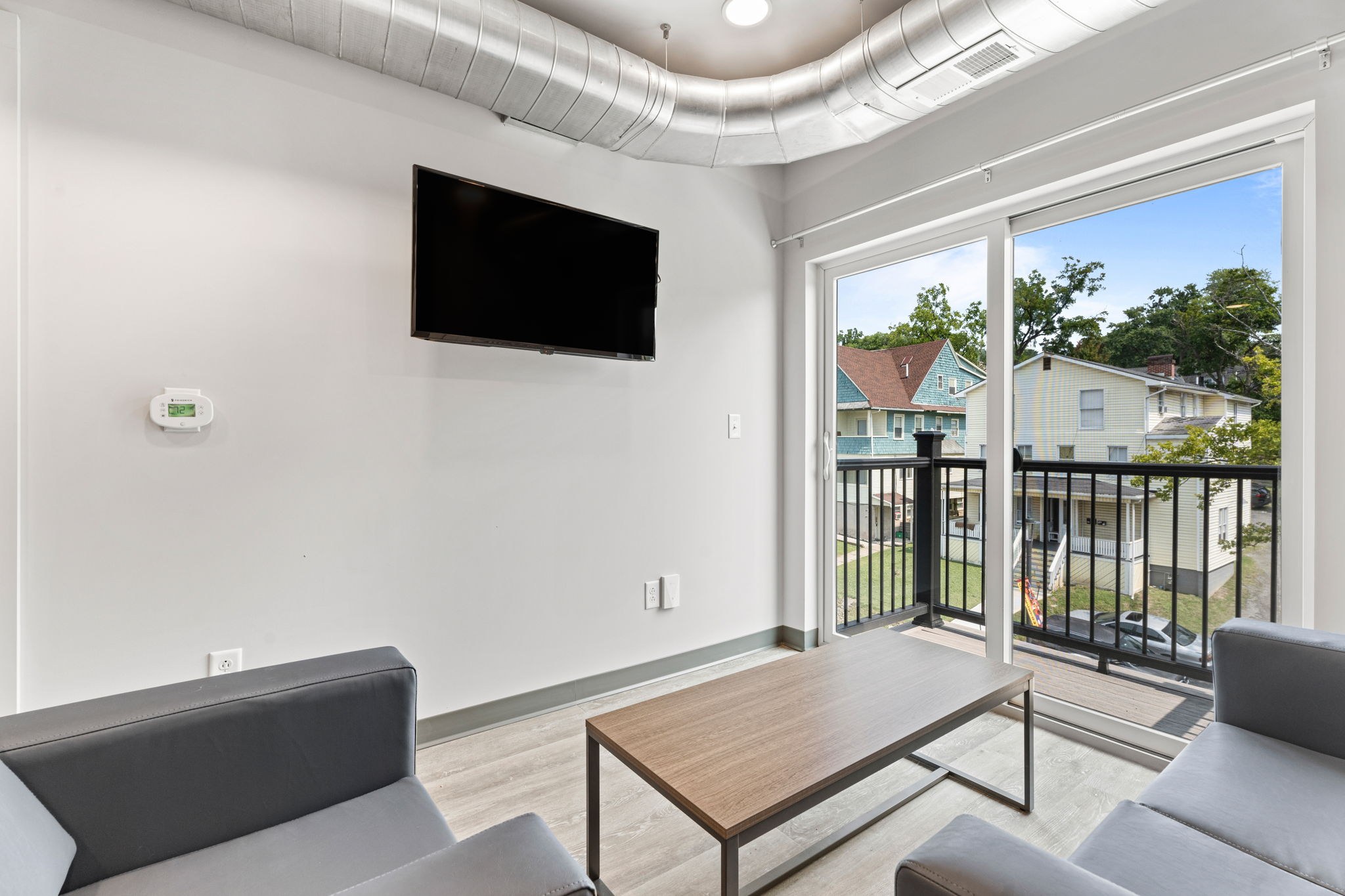 2 bedrooms · 1 bathroom · Floors 1–4