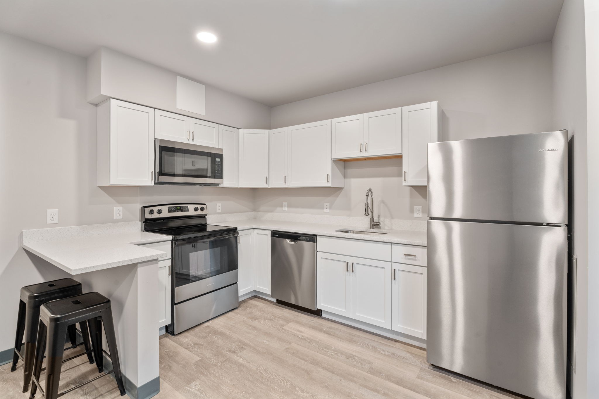 2 bedrooms · 1 bathroom · Floors 1–4