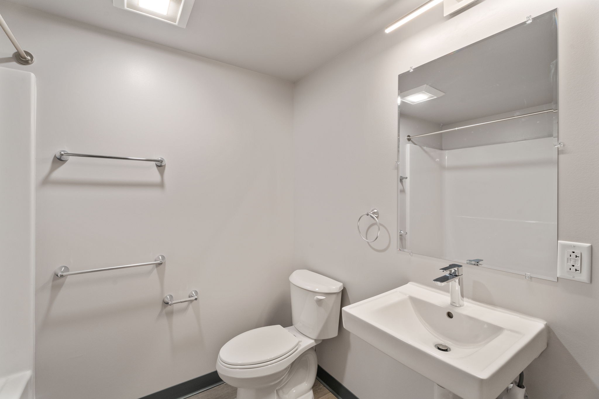 2 bedrooms · 1 bathroom · Floors 1–4