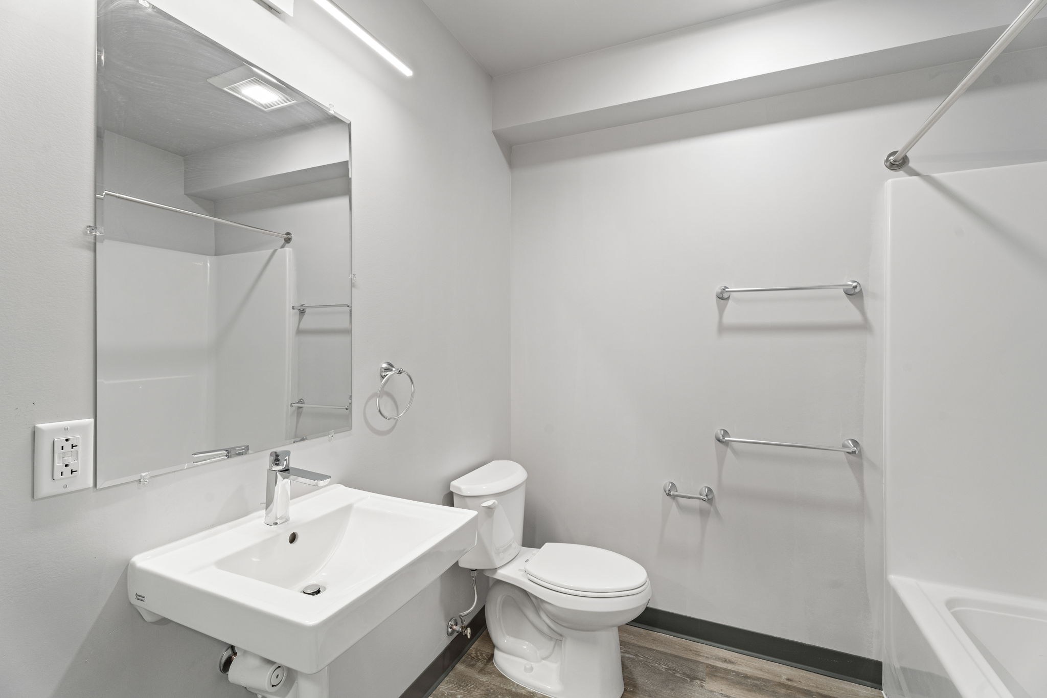 2 bedrooms · 1 bathroom · Floors 1–4