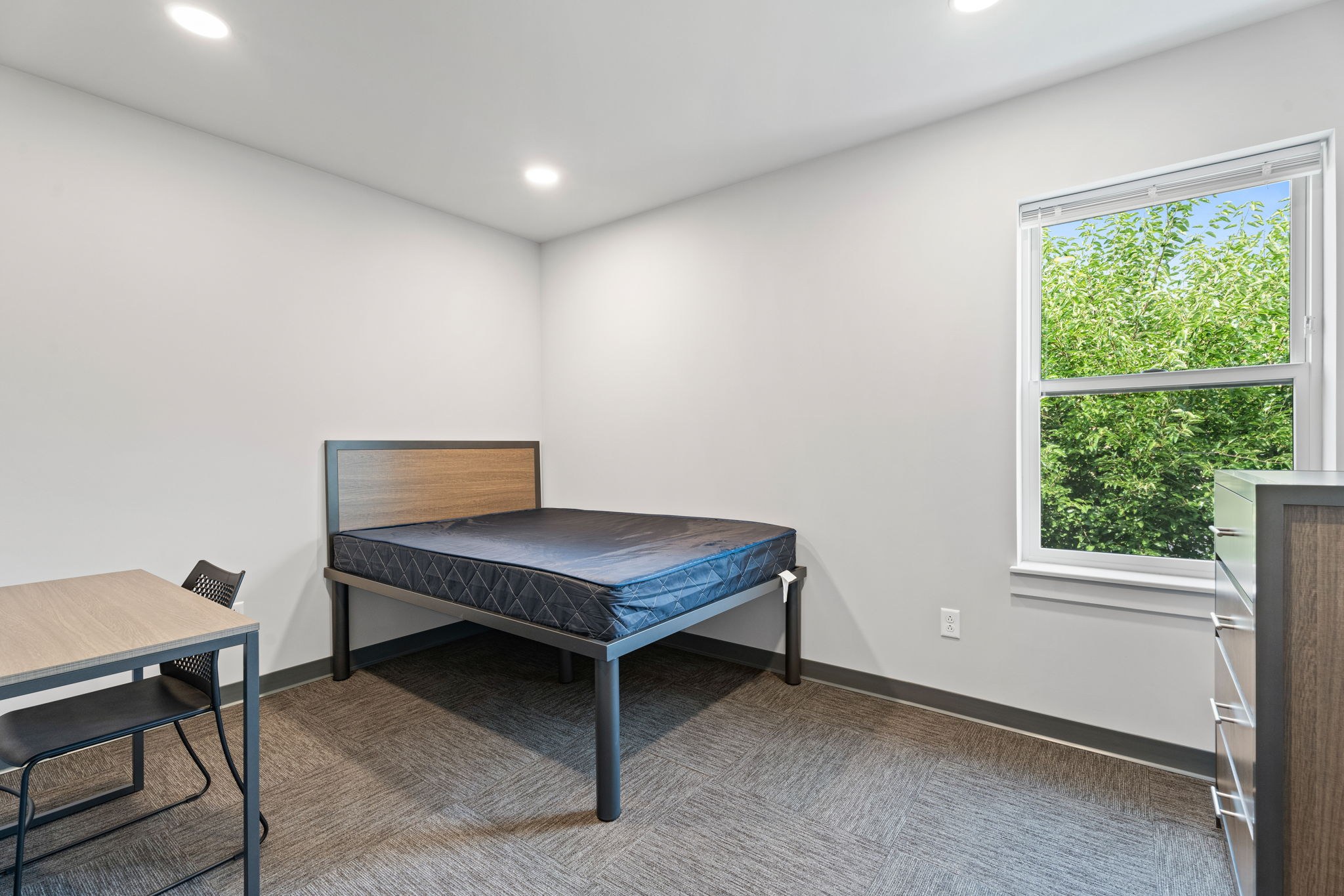 2 bedrooms · 1 bathroom · Floors 1–4