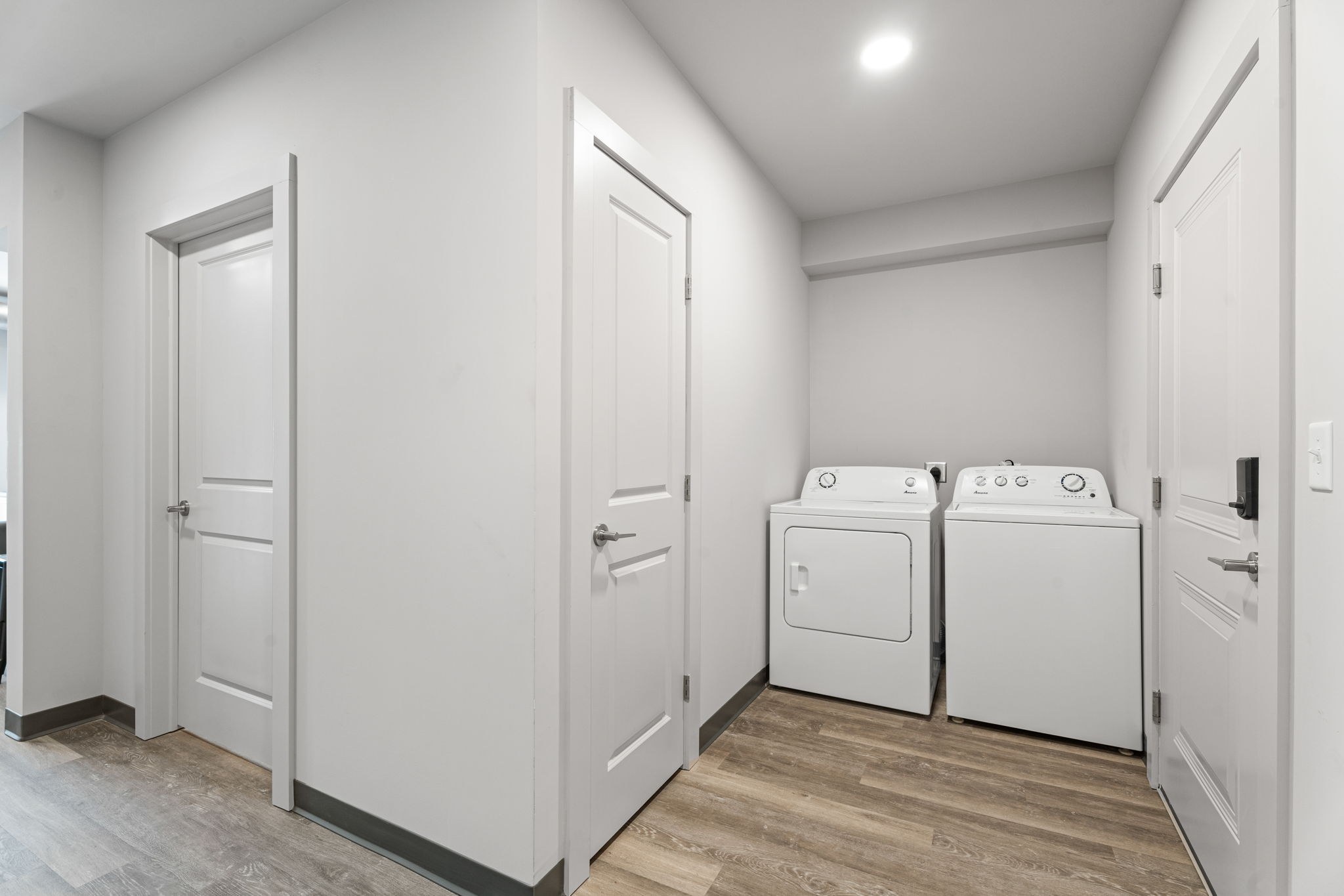 2 bedrooms · 1 bathroom · Floors 1–4
